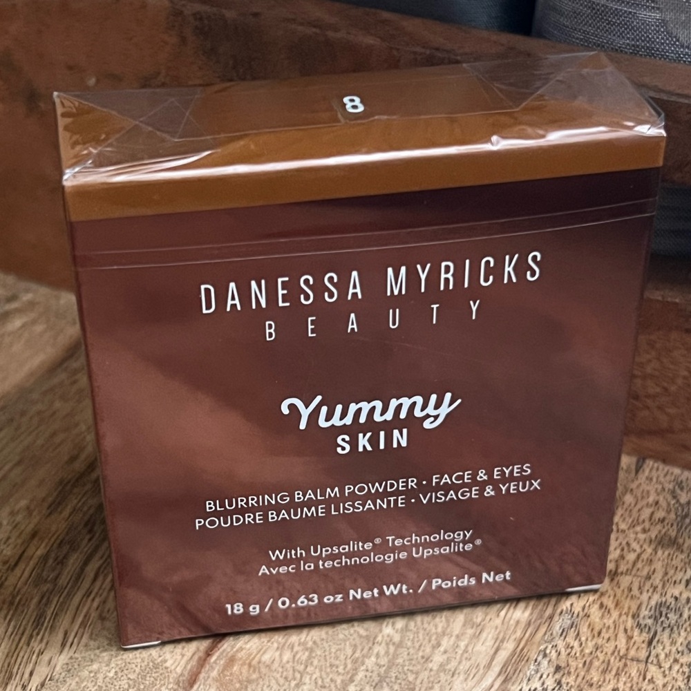 Danessa Myricks Beauty YUMMY SKIN BLURRING BALM POWDER Shade: 8